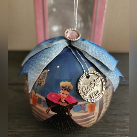 Vintage 1998 Mattel Barbie Holiday Christmas Decoupage Ornament 4" Ball - Picture 7 of 10